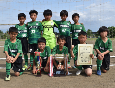 4年生の部 優勝 荻野サッカー少年団