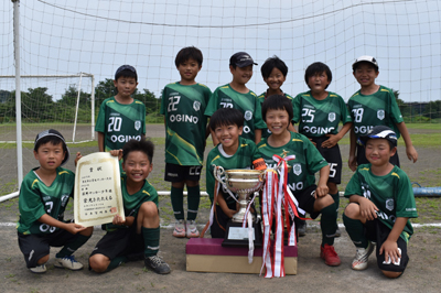 3年生の部優勝 荻野サッカー少年団